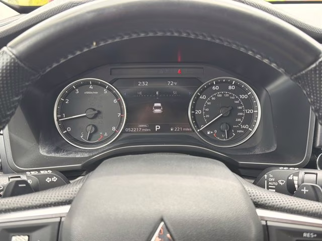 2024 White Mitsubishi Outlander SE FWD SUV