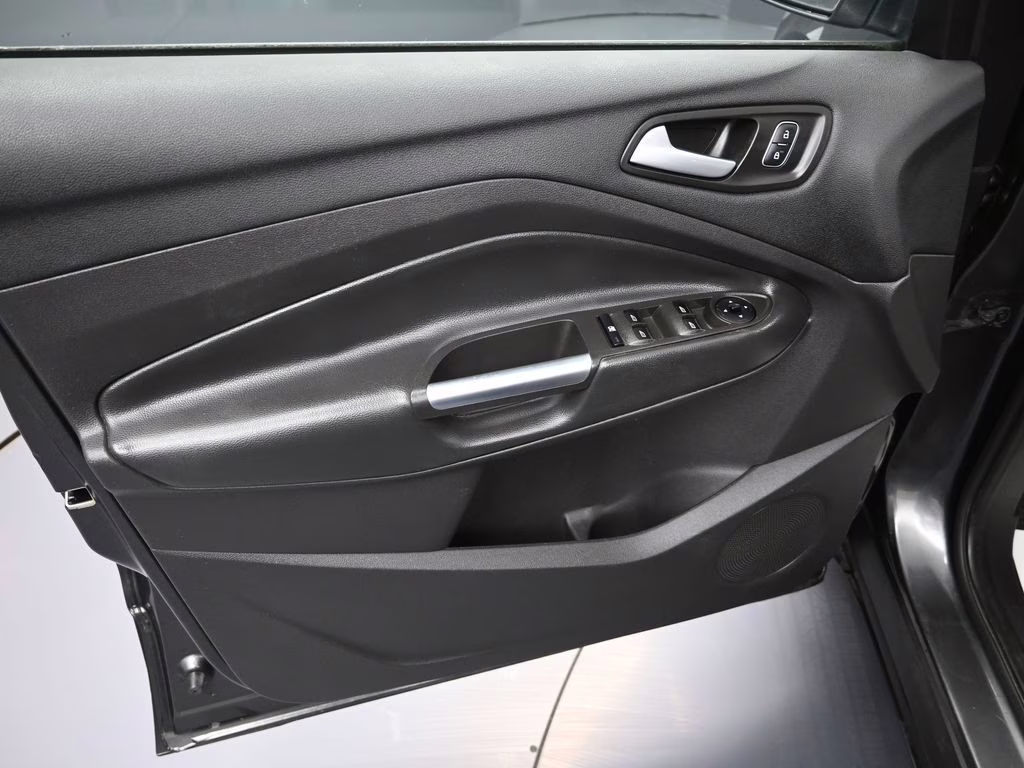 2018 Magnetic Ford Escape SE FWD SUV