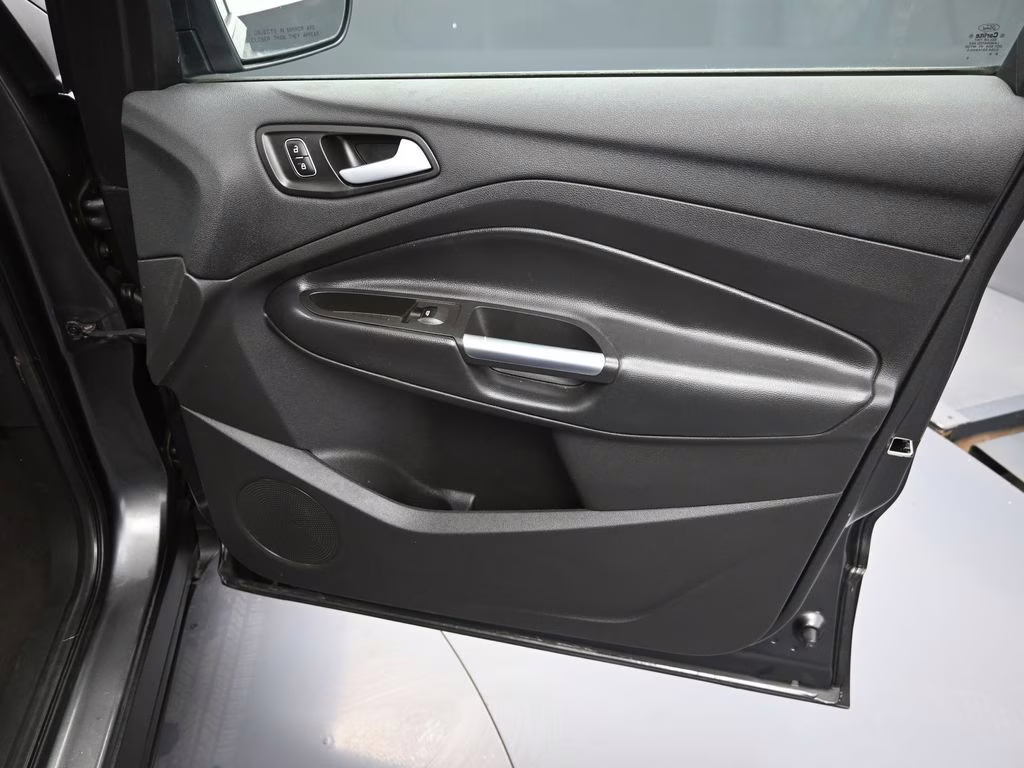 2018 Magnetic Ford Escape SE FWD SUV