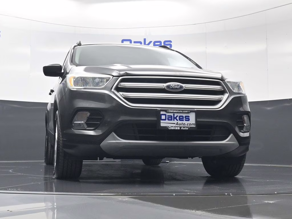 2018 Magnetic Ford Escape SE FWD SUV