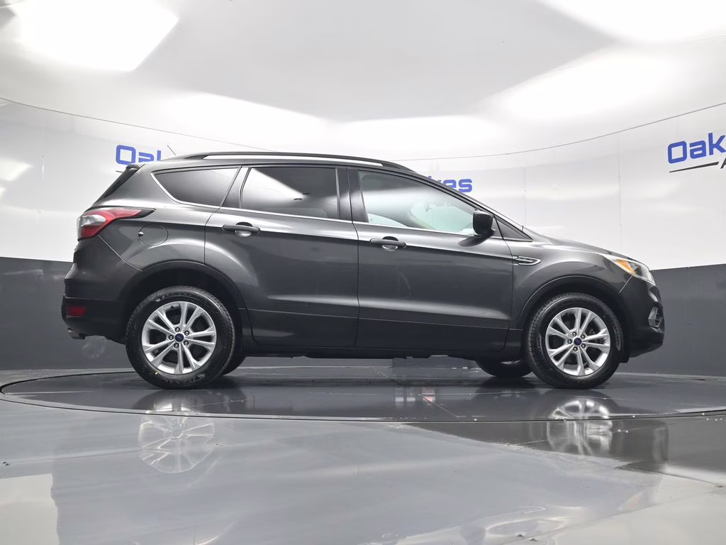 2018 Magnetic Ford Escape SE FWD SUV