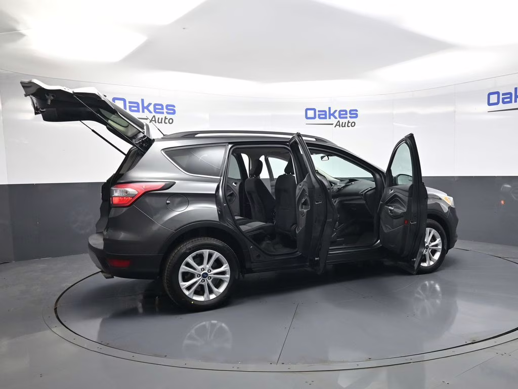 2018 Magnetic Ford Escape SE FWD SUV