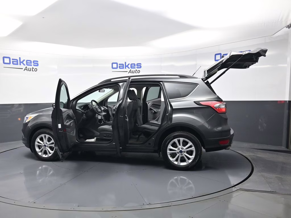 2018 Magnetic Ford Escape SE FWD SUV