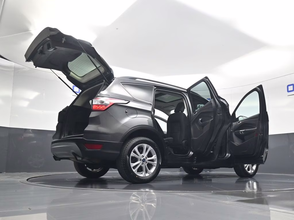 2018 Magnetic Ford Escape SE FWD SUV