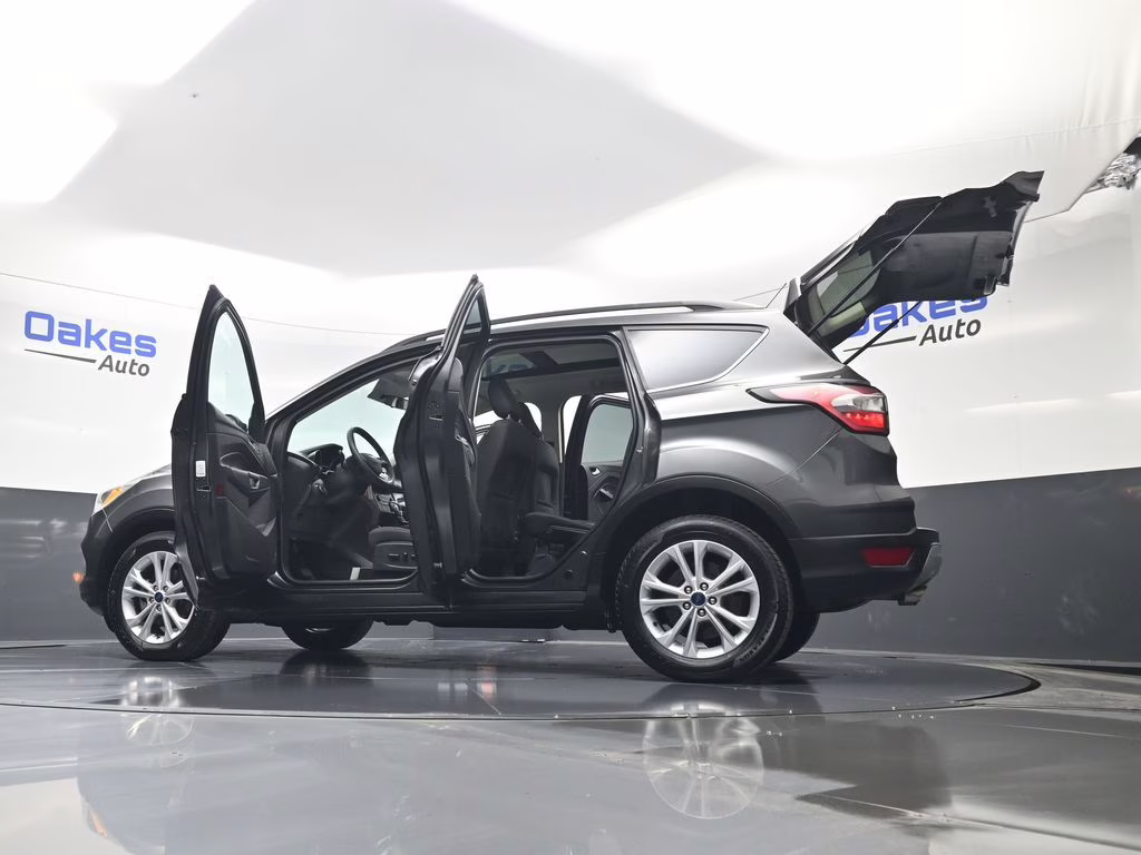 2018 Magnetic Ford Escape SE FWD SUV