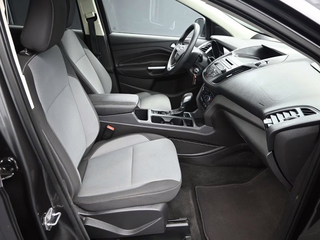 2018 Magnetic Ford Escape SE FWD SUV