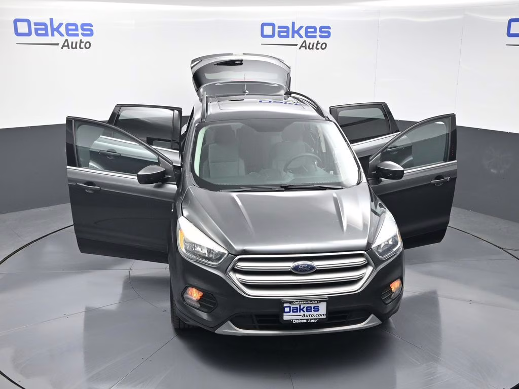 2018 Magnetic Ford Escape SE FWD SUV