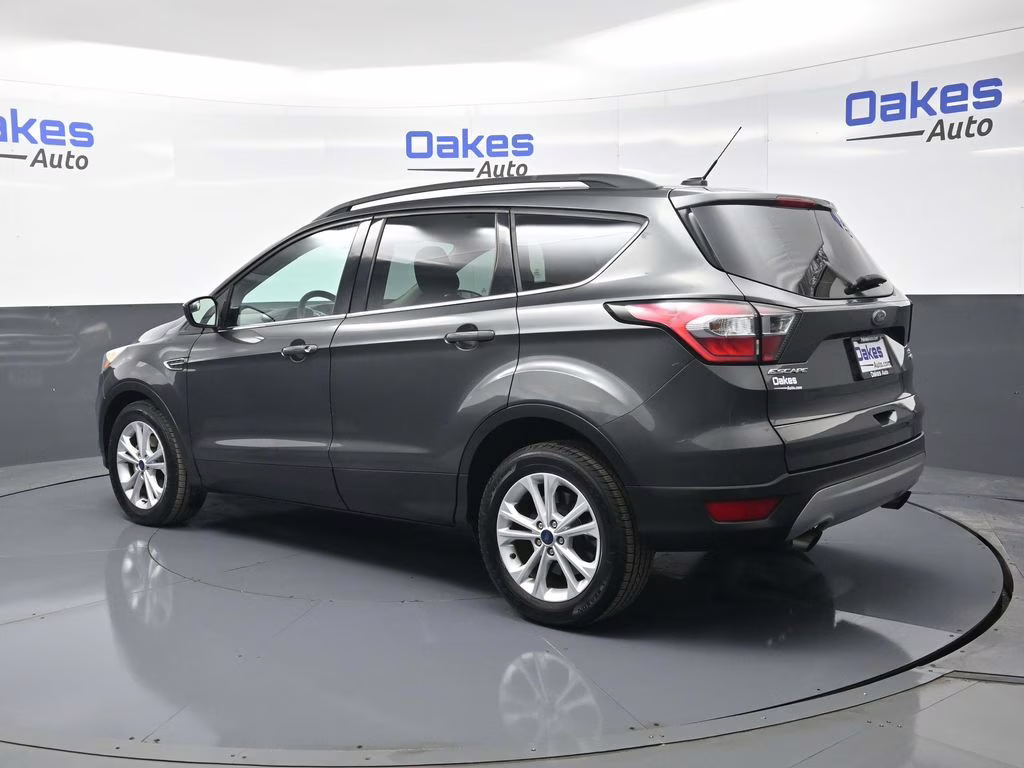 2018 Magnetic Ford Escape SE FWD SUV