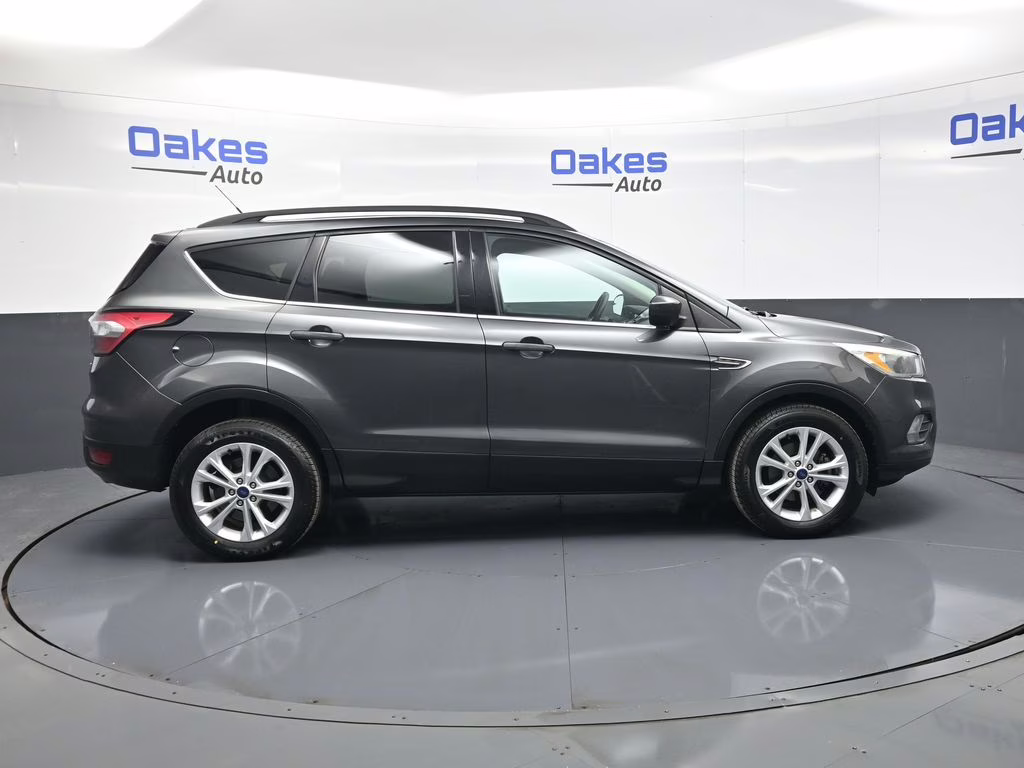 2018 Magnetic Ford Escape SE FWD SUV