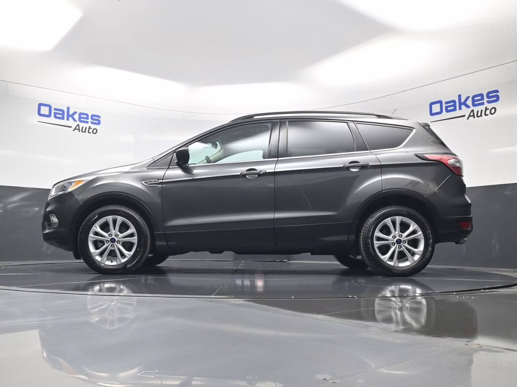 2018 Magnetic Ford Escape SE FWD SUV