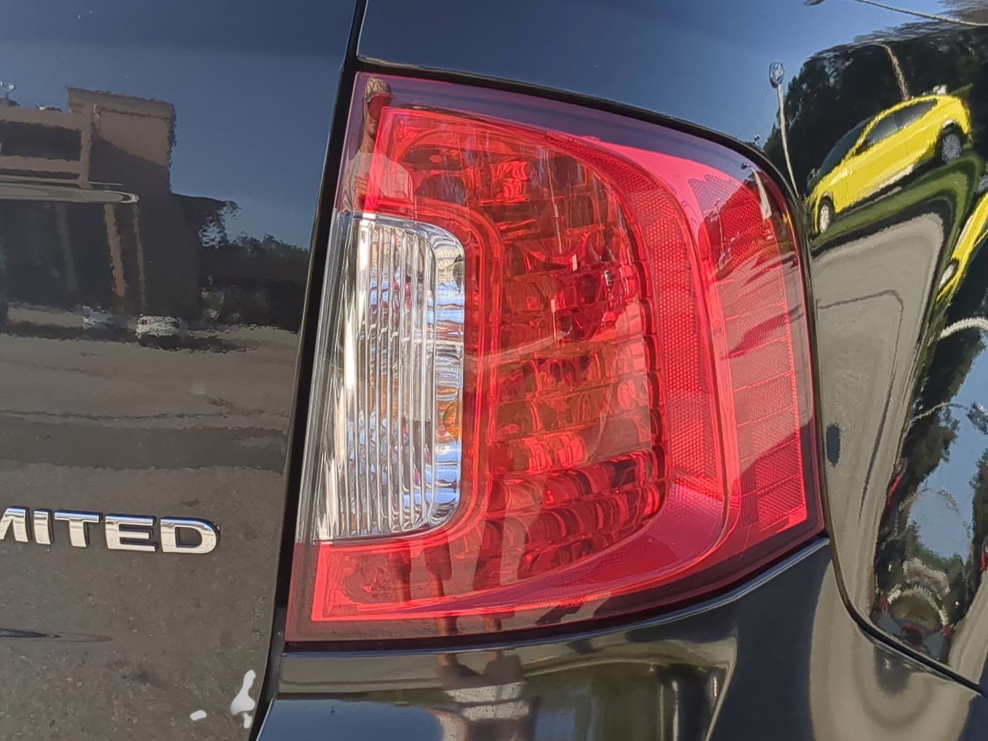 2012 Tuxedo Black Metallic Ford Edge Limited FWD Crossover