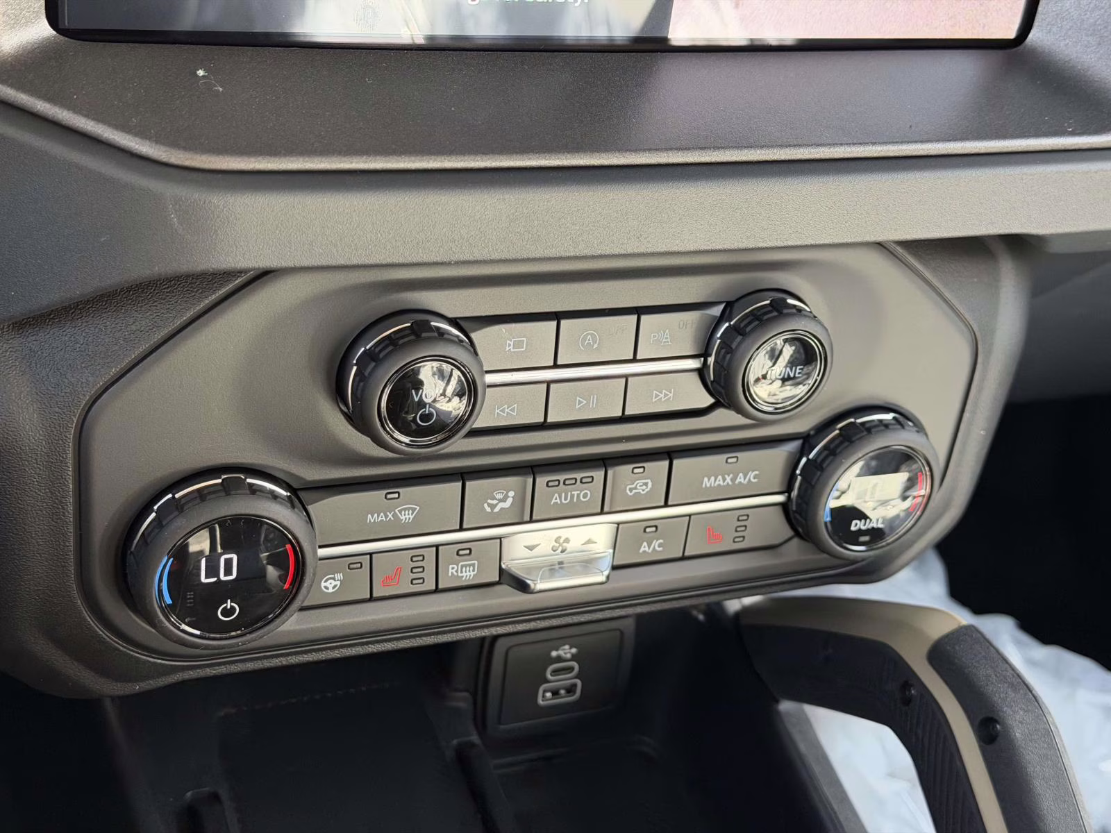 2026 White Ford Bronco Badlands 4X4 SUV