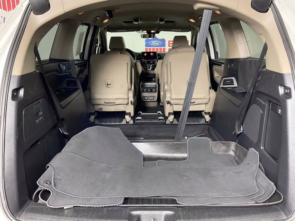 2019 Diamond White Pearl Honda Odyssey Elite FWD Van
