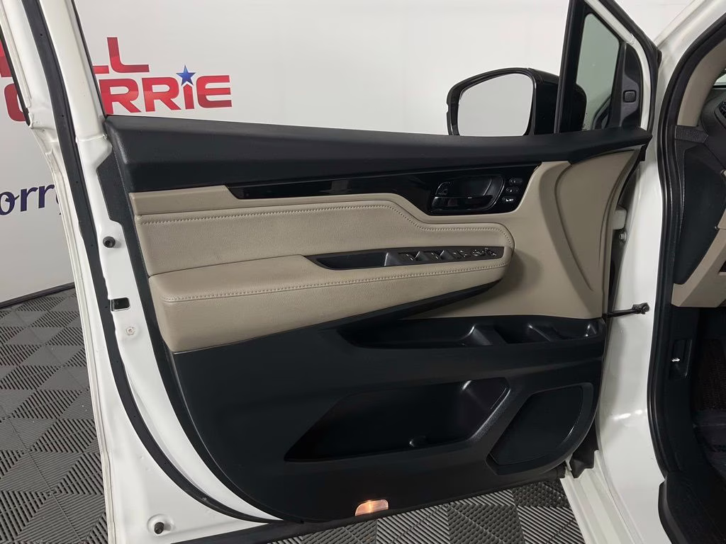 2019 Diamond White Pearl Honda Odyssey Elite FWD Van