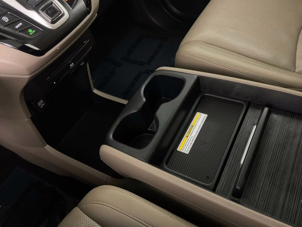 2019 Diamond White Pearl Honda Odyssey Elite FWD Van