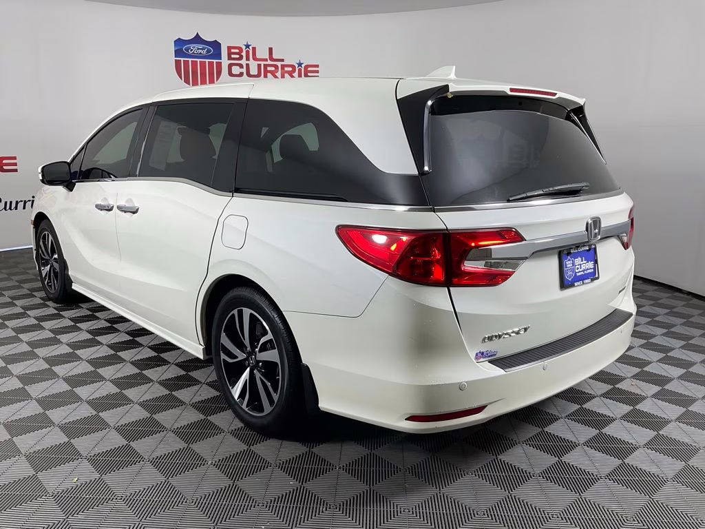 2019 Diamond White Pearl Honda Odyssey Elite FWD Van
