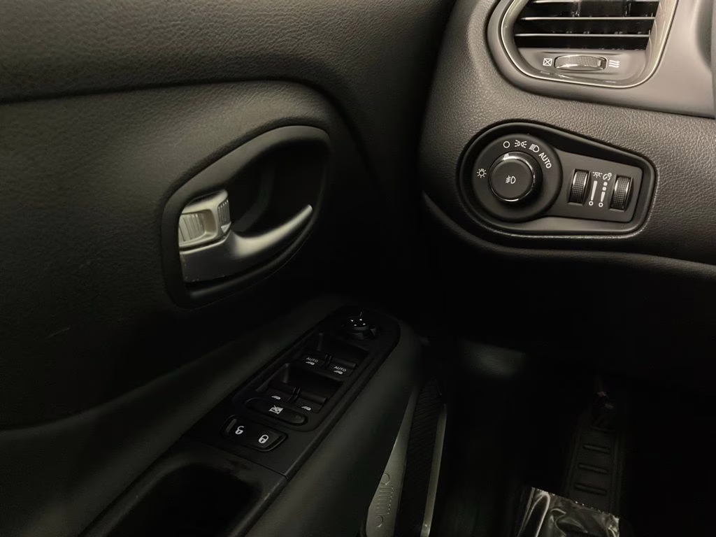 2022 Bikini Metallic Clearcoat Jeep Renegade Limited 4X4 SUV