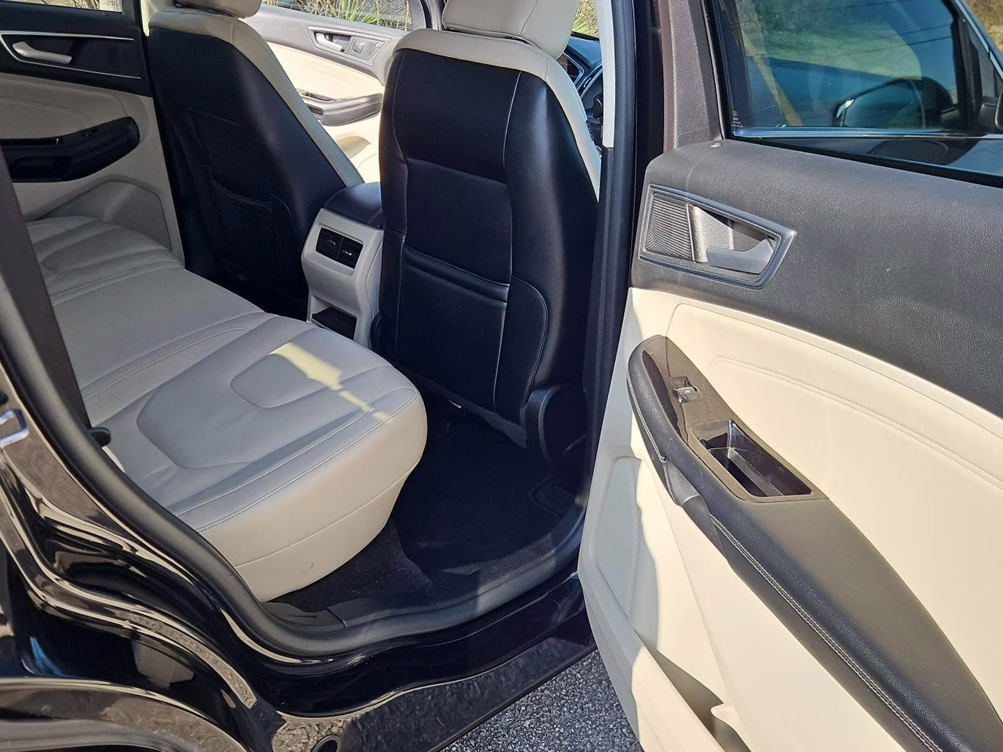 2020 Agate Black Ford Edge Titanium FWD SUV