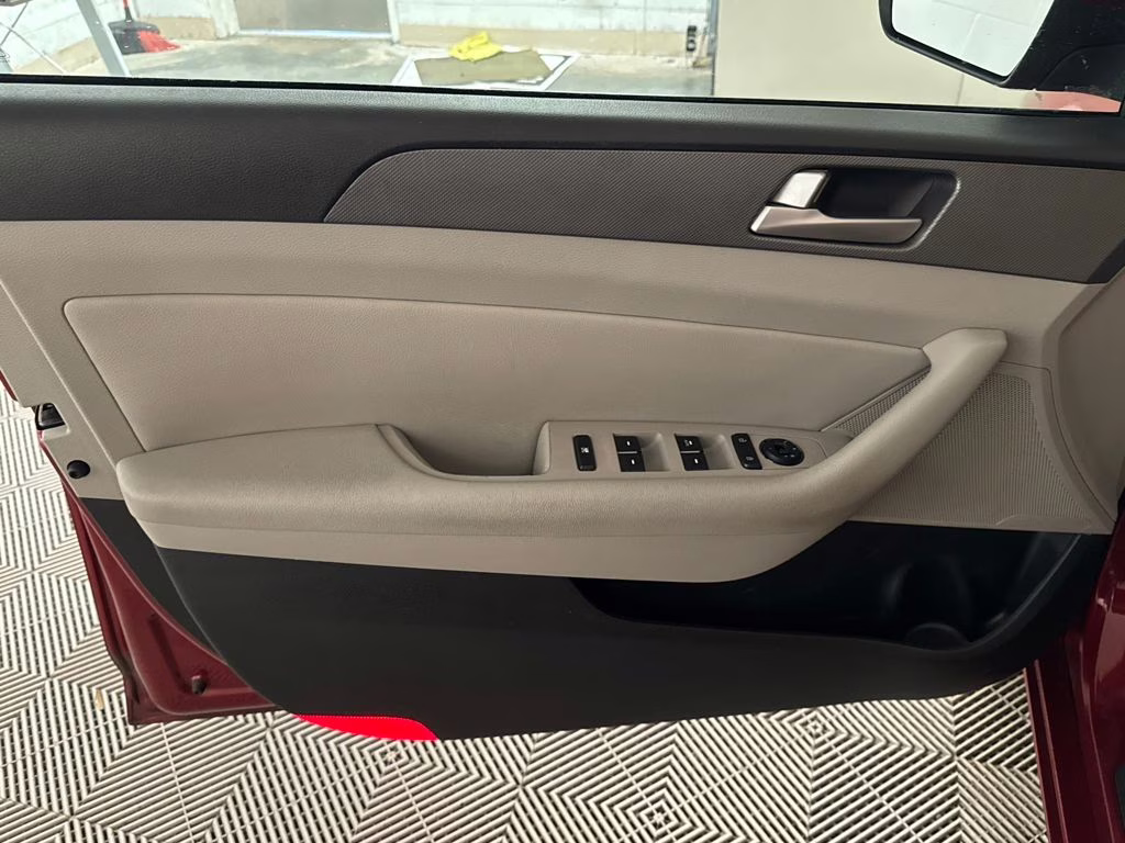 2015 Venetian Red Hyundai Sonata SE FWD Sedan