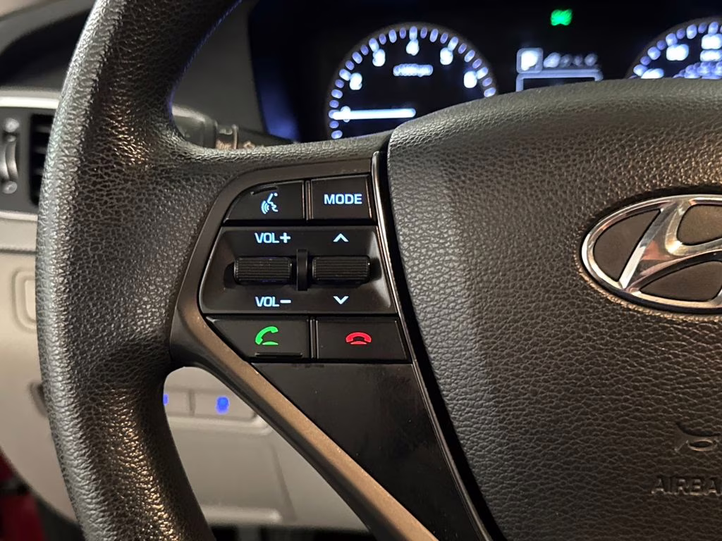 2015 Venetian Red Hyundai Sonata SE FWD Sedan