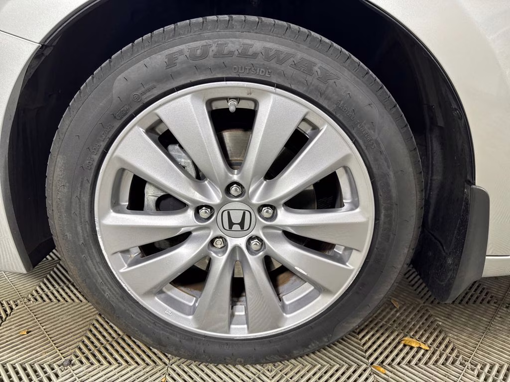 2012 Alabaster Silver Metallic Honda Accord EX-L FWD Sedan