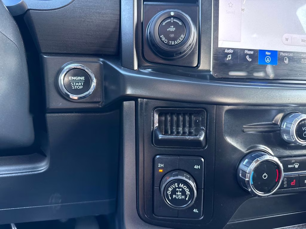 2024 Oxford White Ford F-150 XLT 4X4 Truck