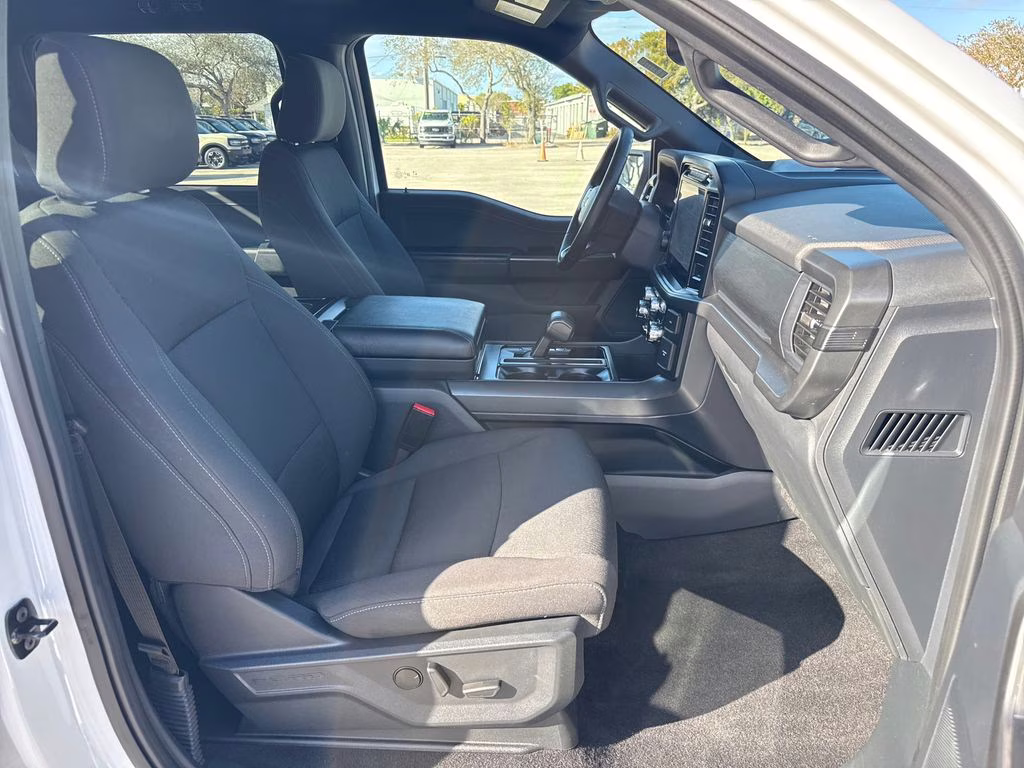 2024 Oxford White Ford F-150 XLT 4X4 Truck