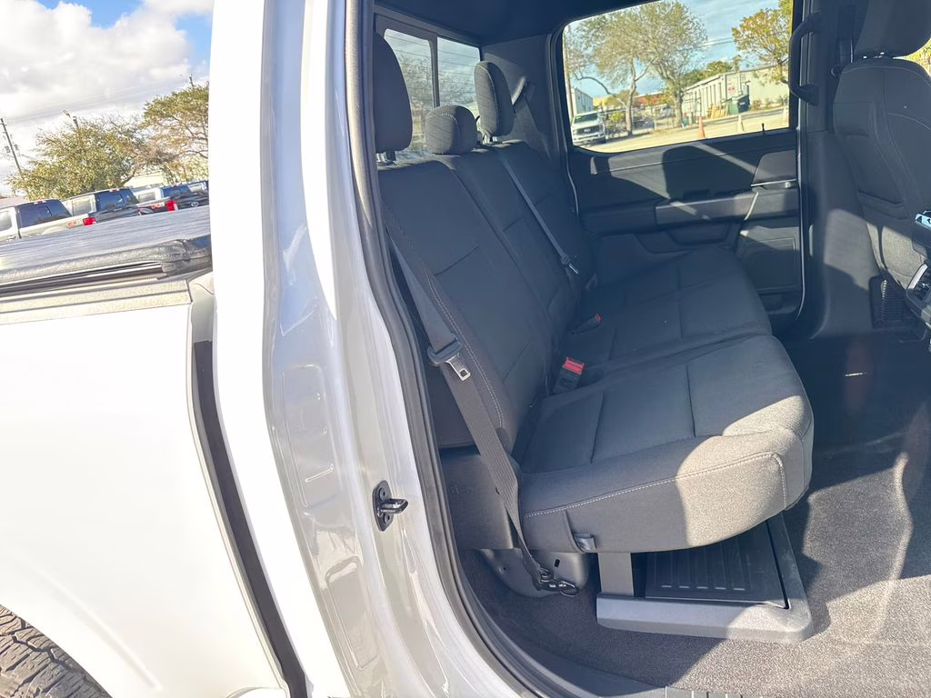2024 Oxford White Ford F-150 XLT 4X4 Truck