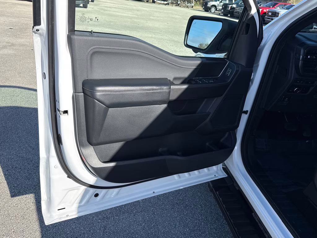 2024 Oxford White Ford F-150 XLT 4X4 Truck