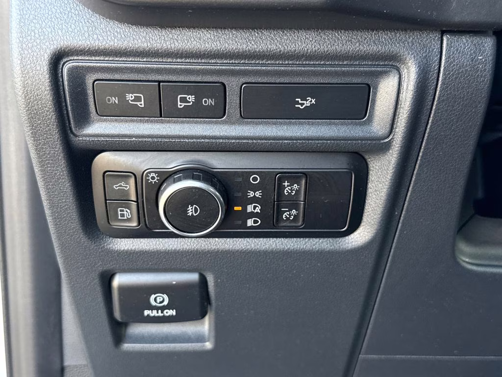 2024 Oxford White Ford F-150 XLT 4X4 Truck