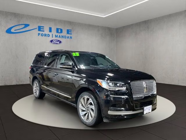 2023 Infinite Black Metallic Clearcoat Lincoln Navigator L Reserve 4X4 SUV