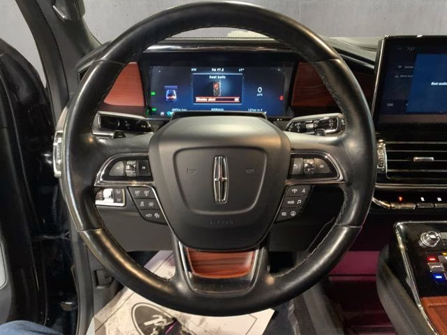 2023 Infinite Black Metallic Clearcoat Lincoln Navigator L Reserve 4X4 SUV