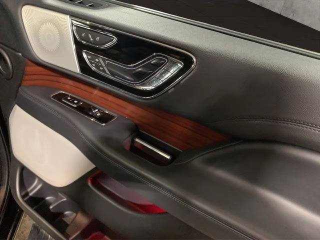 2023 Infinite Black Metallic Clearcoat Lincoln Navigator L Reserve 4X4 SUV