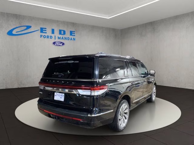 2023 Infinite Black Metallic Clearcoat Lincoln Navigator L Reserve 4X4 SUV