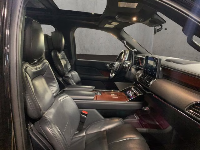 2023 Infinite Black Metallic Clearcoat Lincoln Navigator L Reserve 4X4 SUV