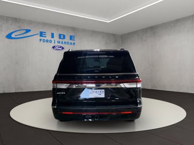 2023 Infinite Black Metallic Clearcoat Lincoln Navigator L Reserve 4X4 SUV