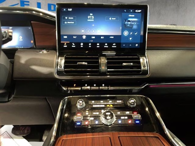 2023 Infinite Black Metallic Clearcoat Lincoln Navigator L Reserve 4X4 SUV