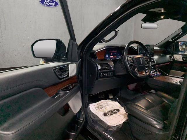 2023 Infinite Black Metallic Clearcoat Lincoln Navigator L Reserve 4X4 SUV