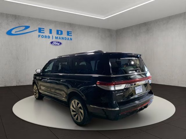 2023 Infinite Black Metallic Clearcoat Lincoln Navigator L Reserve 4X4 SUV