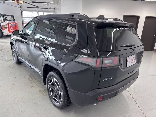 2026 Diamond Black Crystal Pearlcoat Jeep Cherokee Limited 4X4 SUV