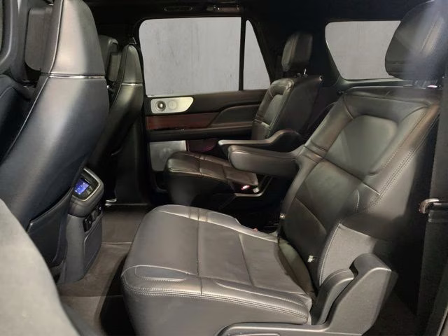 2023 Infinite Black Metallic Clearcoat Lincoln Navigator L Reserve 4X4 SUV