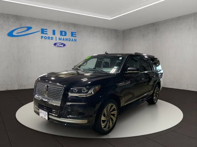 2023 Infinite Black Metallic Clearcoat Lincoln Navigator L Reserve 4X4 SUV