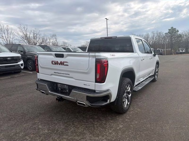 2023 White Frost Tricoat GMC Sierra SLT 4X4 Truck