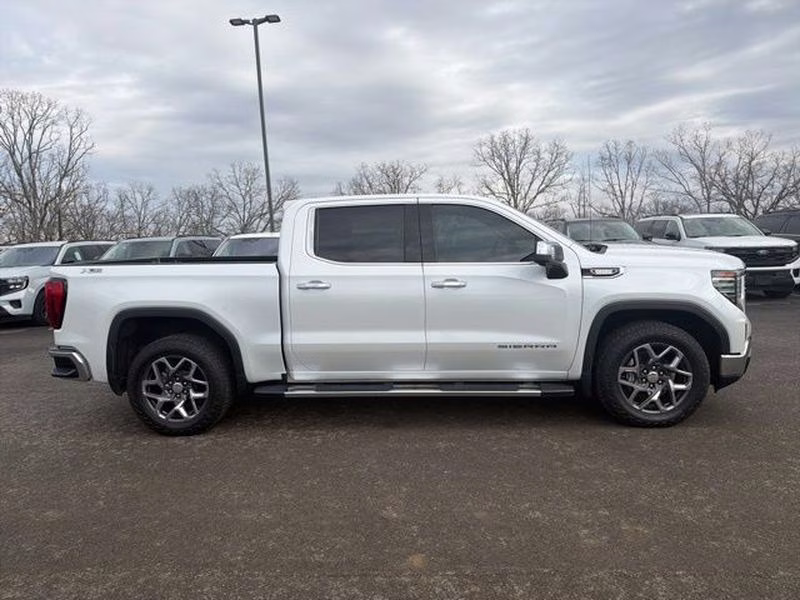 2023 White Frost Tricoat GMC Sierra SLT 4X4 Truck