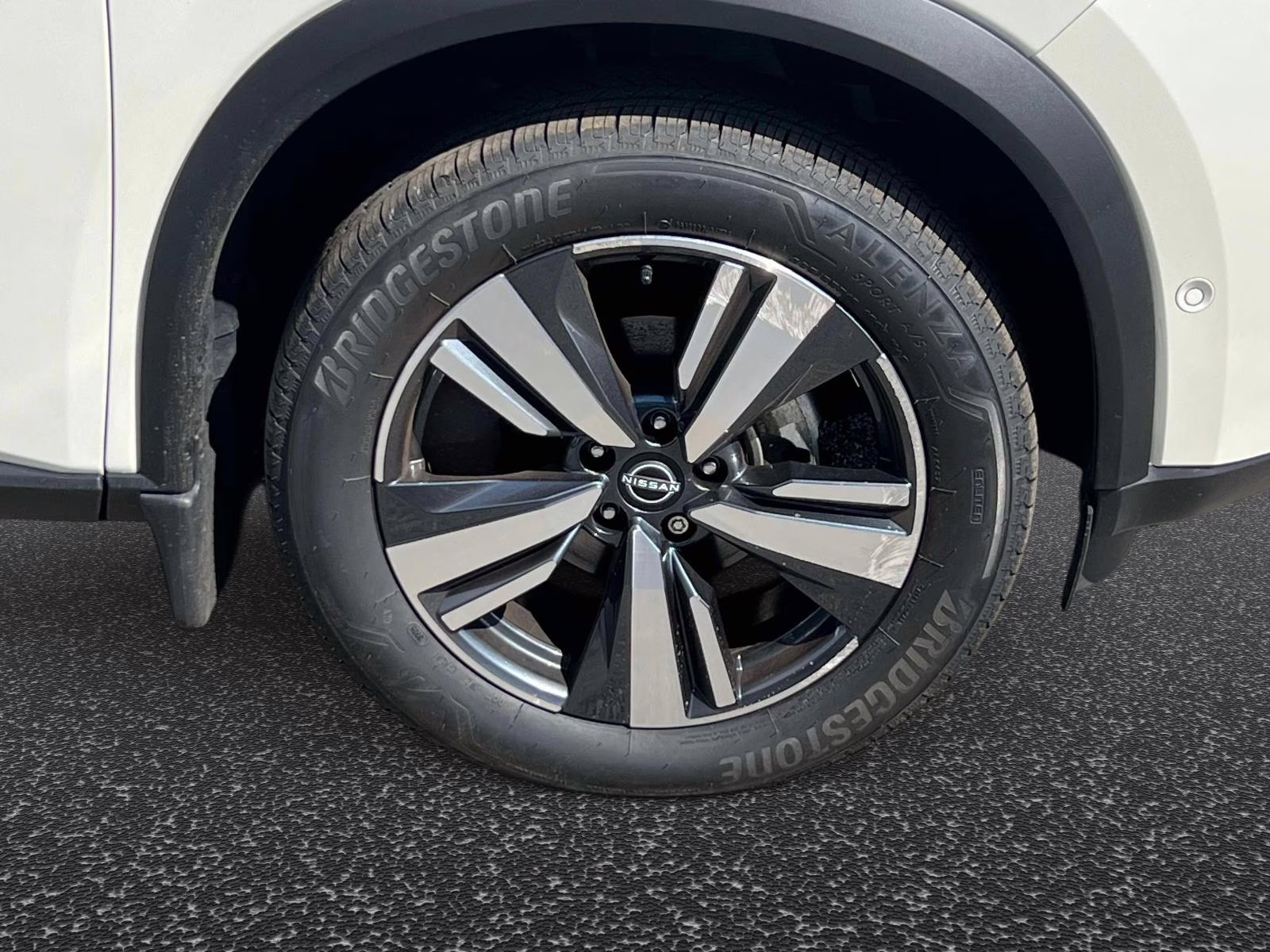 2023 White Nissan Rogue AWD Platinum AWD SUV