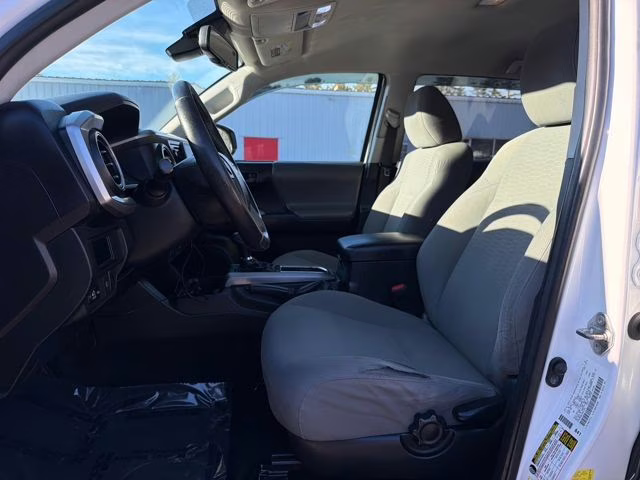 2018 Super White Toyota Tacoma SR5 4X4 Truck