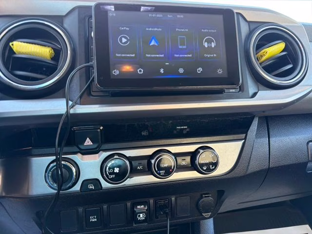 2018 Super White Toyota Tacoma SR5 4X4 Truck