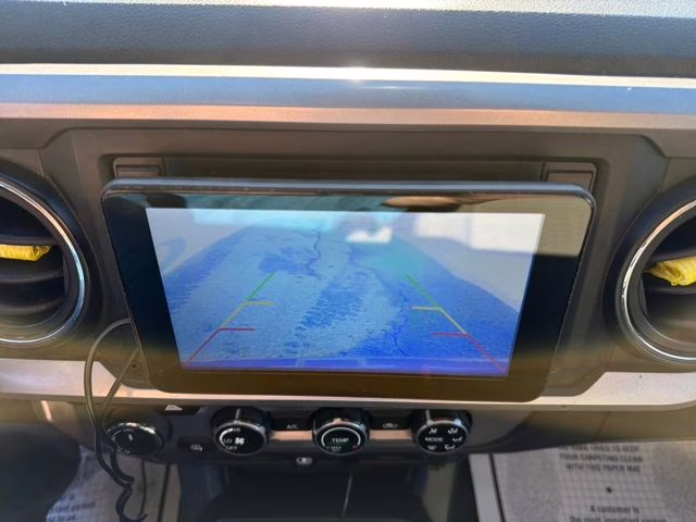 2018 Super White Toyota Tacoma SR5 4X4 Truck