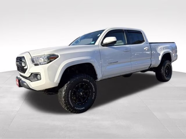 2018 Super White Toyota Tacoma SR5 4X4 Truck