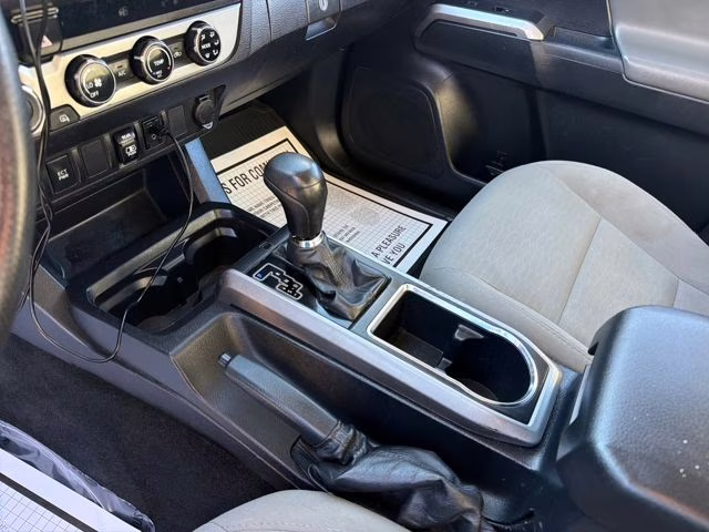 2018 Super White Toyota Tacoma SR5 4X4 Truck